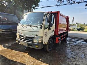 Đóng lại hệ cuốn ép rác 6 khối - Hino đời 2015