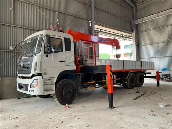 Xe dongfeng gắn cẩu Kanglim 8 tấn